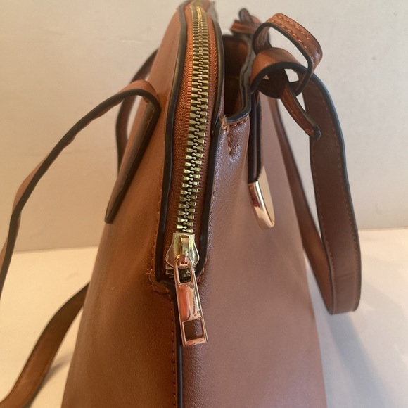 Brown dome shaped satchel bag faux leather gold tone hardware 2 handles - Picture 15 of 16